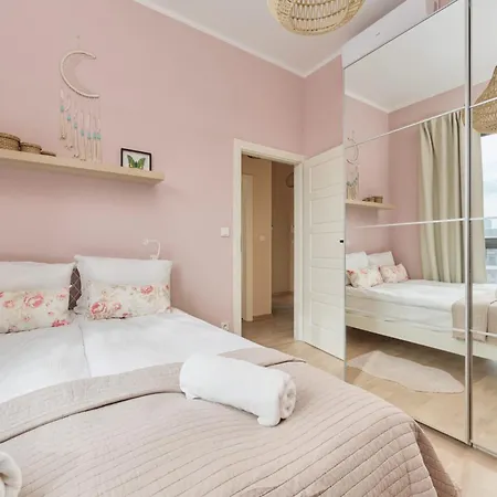 Colorful Energy Deluxe With Parking In By Renters Prestige Apartamento