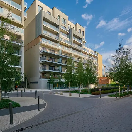 Colorful Energy Deluxe With Parking In By Renters Prestige