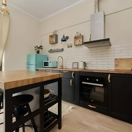 Colorful Energy Deluxe With Parking In By Renters Prestige Apartment *